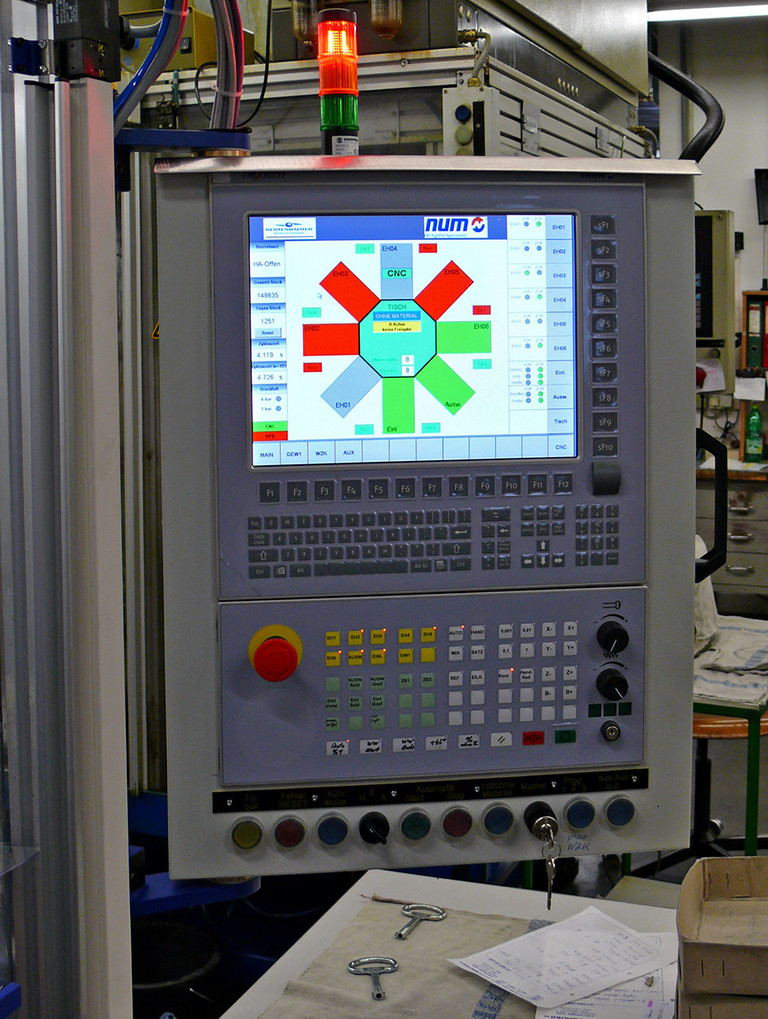 HMI del comando Flexium CNC adattato alle specifiche del cliente.