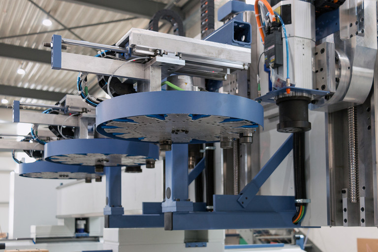 Cambio utensili sulla uni_portal DT.