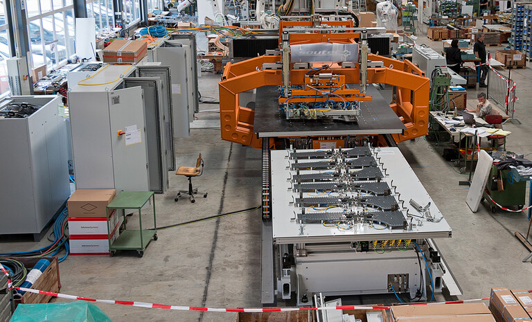 Laser welding system with workbench and magnetic fixation.