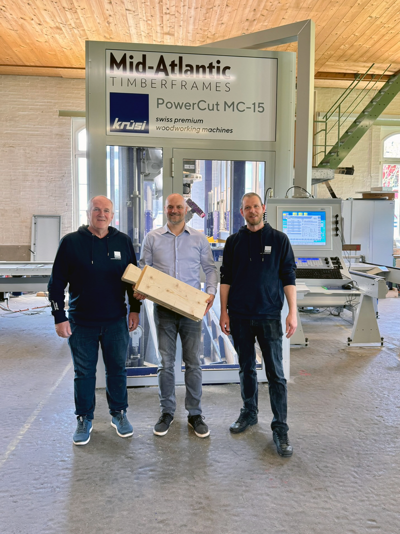 From left to right: Urs Iseli, CEO Krüsi Maschinenbau AG, Daniel Ursic, Area Sales Manager NUM AG and Pascal Stehli, Project Manager Krüsi Maschinenbau AG