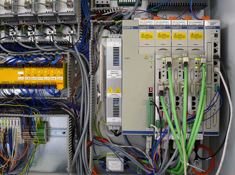 Sistema Flexium CNC, NC Kernel e drive.