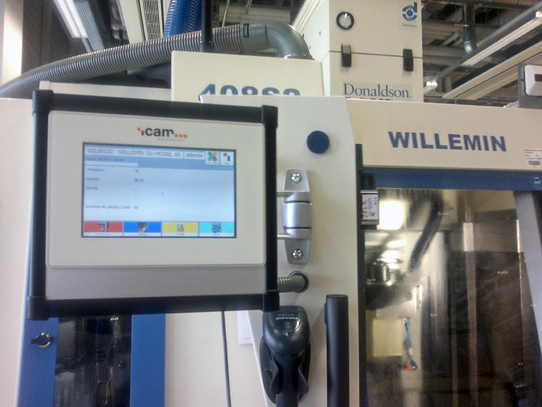 Terminal sur une machine CNC analogique pour la connexion à l’iCAMNet.