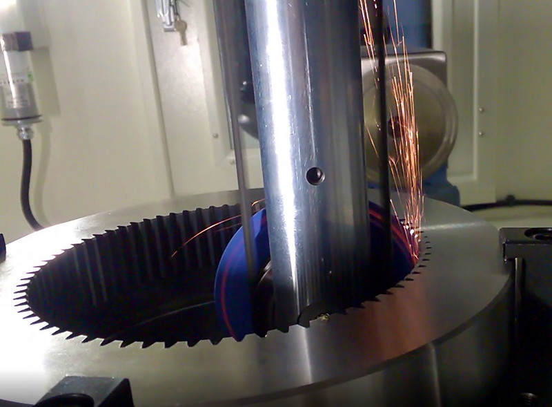 Grinding the involute profile of an internal gear on Chien Wei’s new machine.