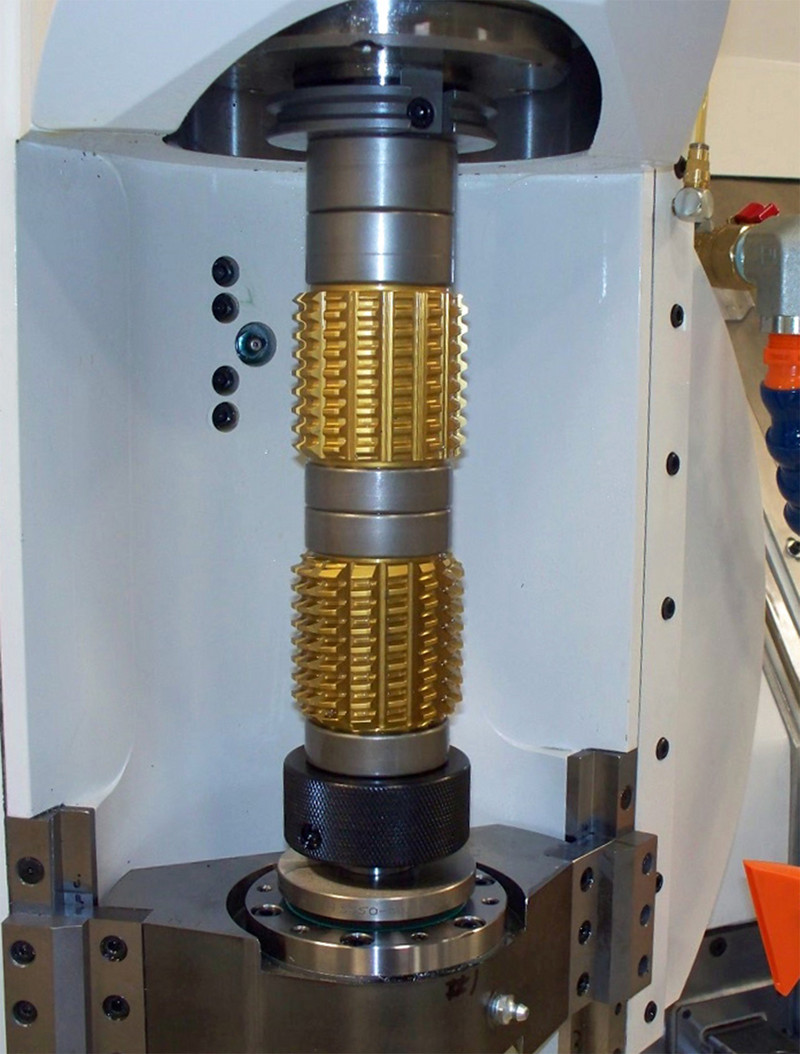 Capable of accommodating work pieces up to 400 mm in diameter, the 400H has an axial travel capability of 1,168 mm as standard and can be customised for the production of even longer parts.
