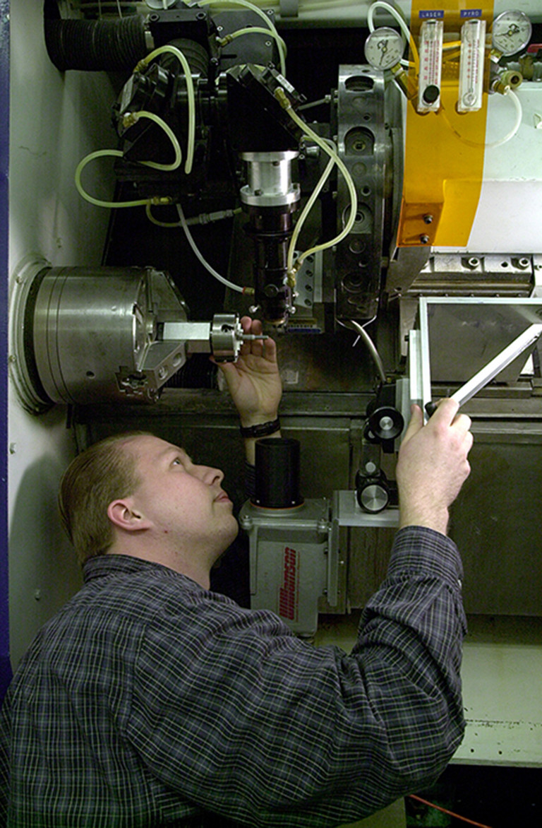 Le prestigieux College of Engineering de l’Université de Purdue a décidé d’installer dans l’un de ses principaux laboratoires les systèmes CNC à architecture ouverte et le logiciel de simulation 3D NUM.