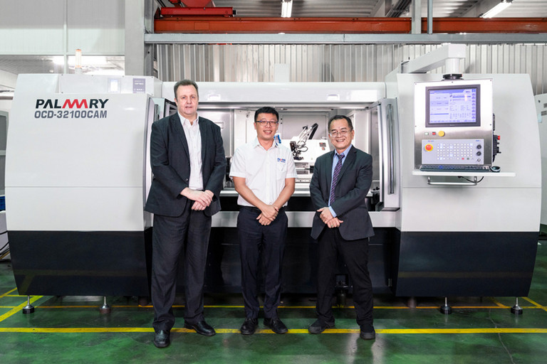 Sur la photo, de gauche à droite : Monsieur Adrian Kiener, CSO Asie de NUM, Monsieur Johnny Wu, Directeur général de NUM Taiwan et Monsieur Tiger Wang, Directeur général de Palmary