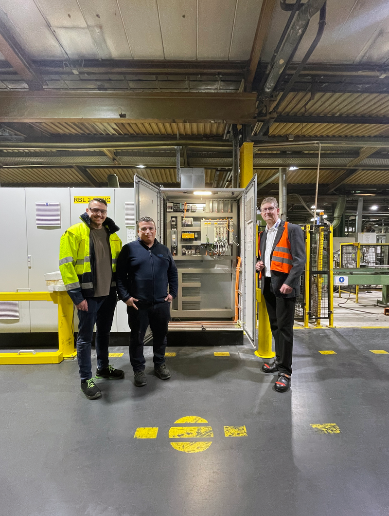 From left to right: Mr. Anthony Becker, Group Leader Technical Department Pilkington, Mr. Ayhan Dikmen, Team Leader Technical Department Pilkington and Mr. Frank Essmann, Head of Sales Office North NUM GmbH