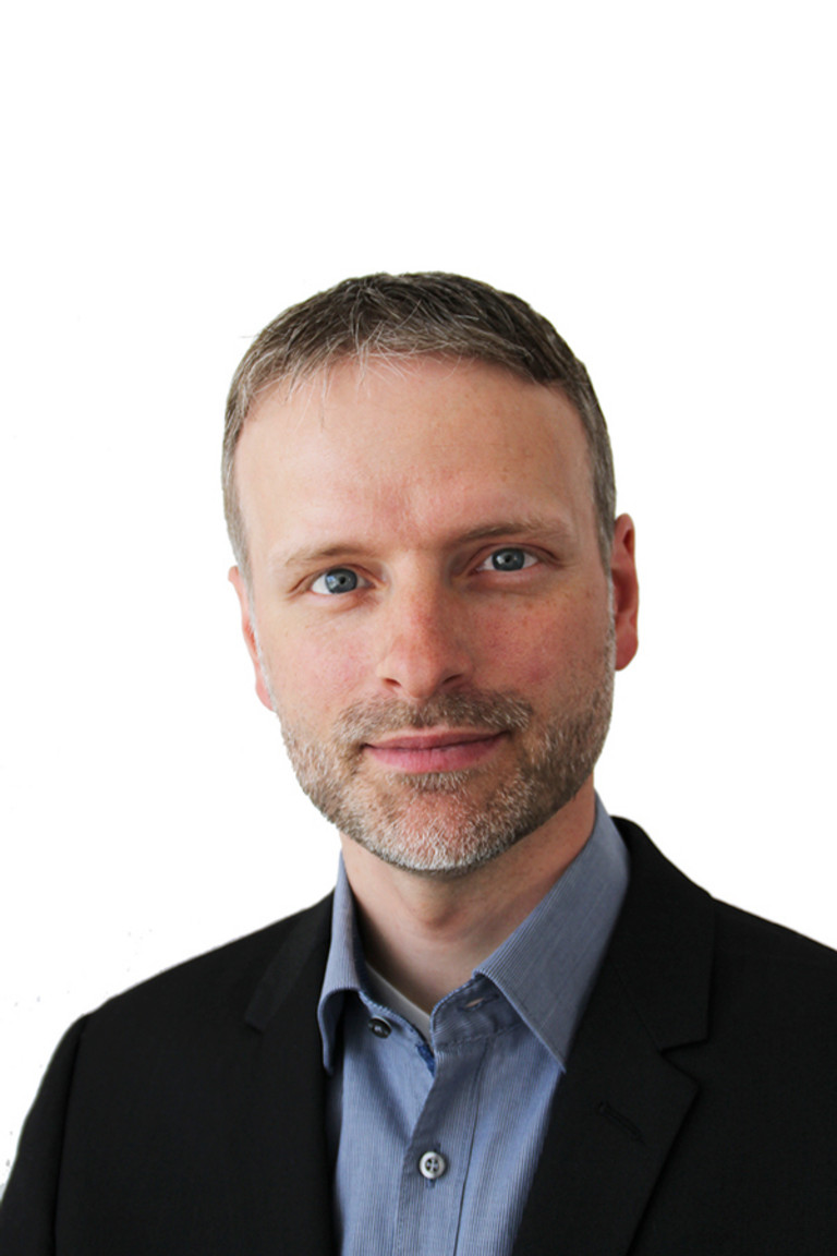 Felix Schlachter, Leiter der Softwareentwicklung bei der elumatec AG: „Es ist uns wichtig, dass wir das SBZ 151 als digitalen Zwilling haben und für viele Arbeiten keine reale Maschine brauchen.“