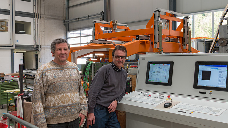 Konrad Näscher, NUM Application Engineer and Ernst Sigg, ANDRITZ Soutec AG Software Engineer (right).