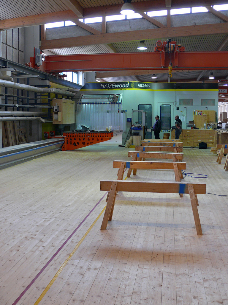 Centro di lavorazione CNC HAGEwood con inserti di supporto.