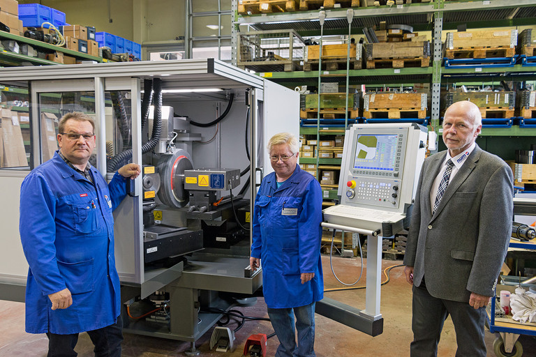 From left to right: Mr. Georg Marvakis, CEO of Rudolf Geiger Maschinenbau GmbH, Mr. Johann Kutzberger, CNC/SPS Application Developer at Rudolf Geiger Maschinenbau GmbH and Bernhard Simon, Sales Engineer NUM Germany.