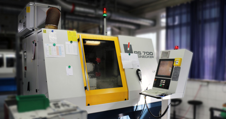 Tool grinding machines with NUMROTO software in ALMÜ’s machine park