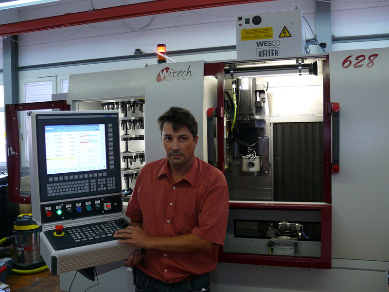 Pierre Willemin presents his new 628 machining centre. Pierre Willemin presents his new 628 machining centre.