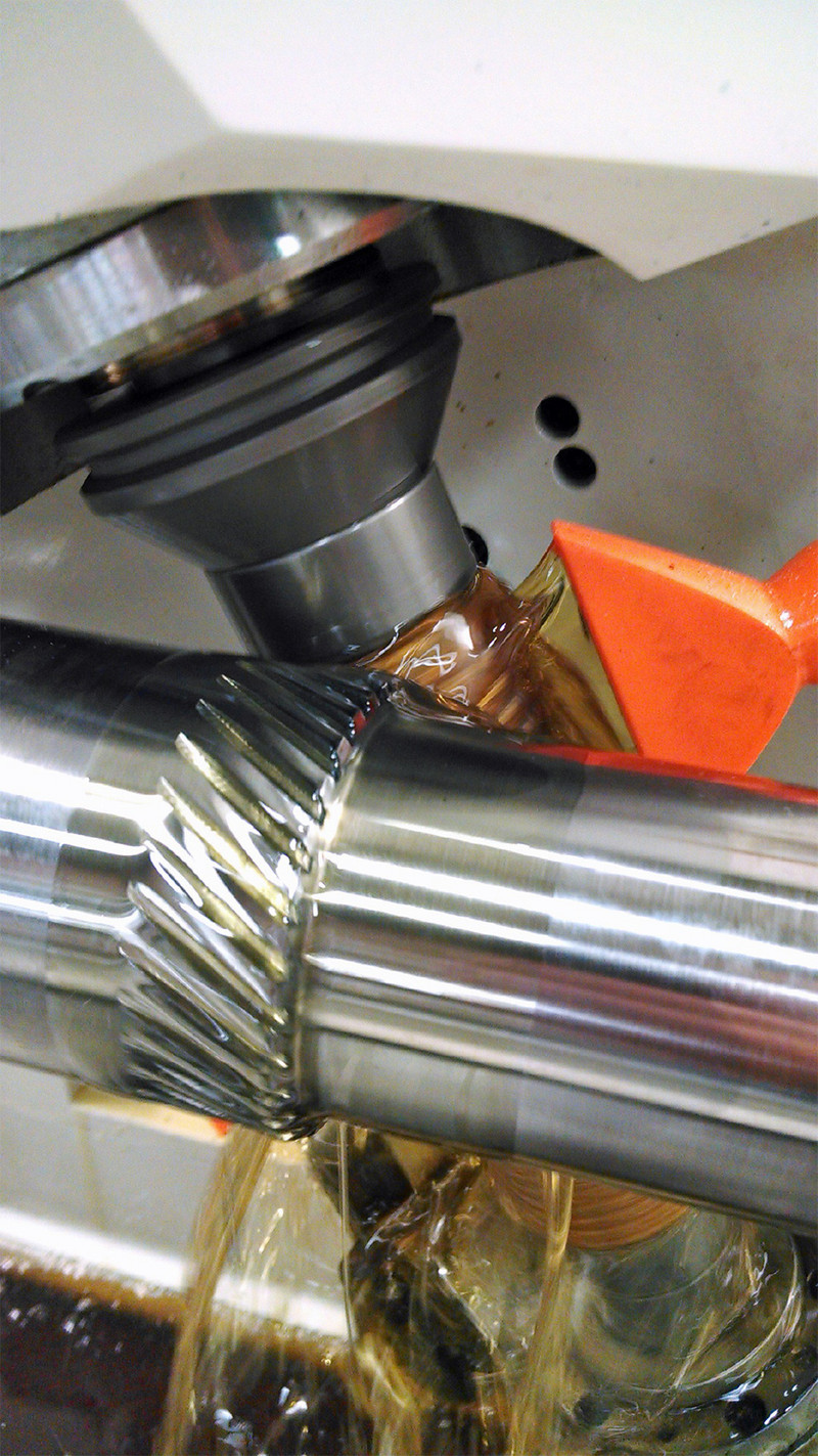 All seven axes on the 400H Series II gear hobber, including the 560 Nm work piece spindle motor, are controlled by NUMDrive C servo drives and a Flexium 68 CNC system.