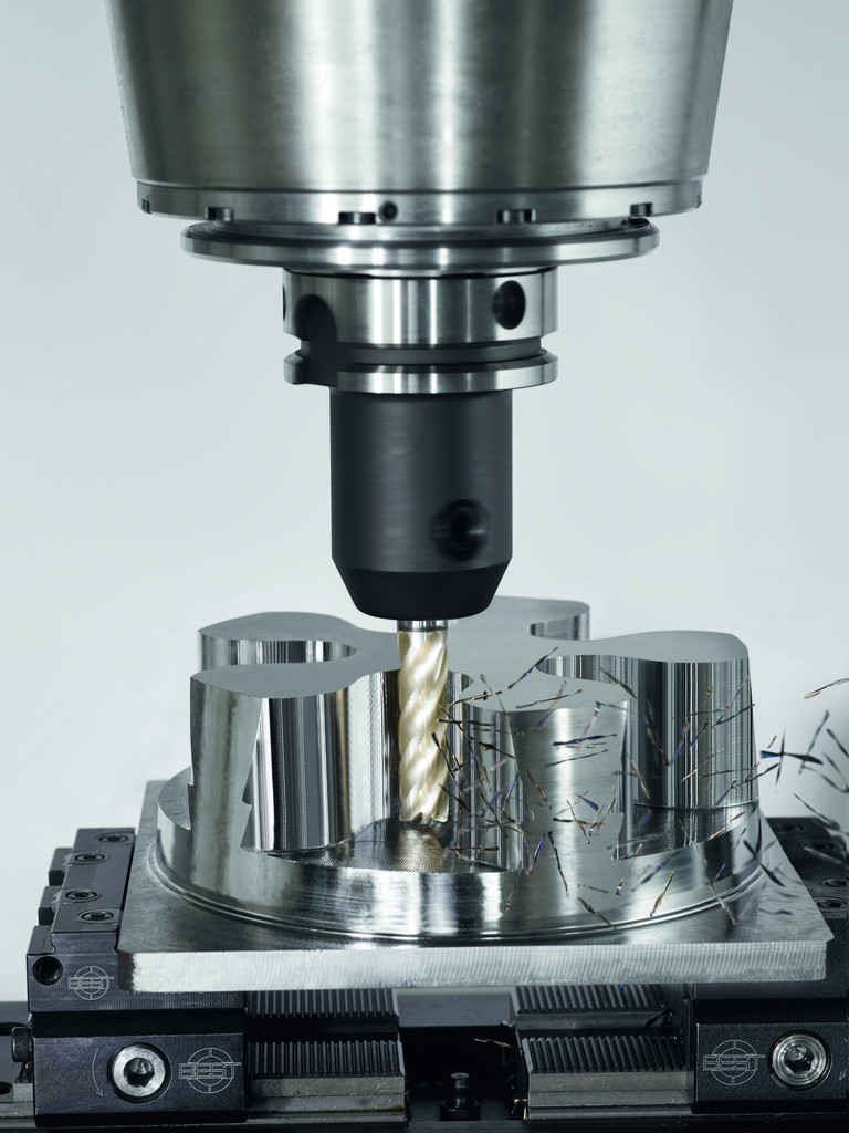 Solid carbide milling cutter MD133 Supreme from Walter Prototyp in use