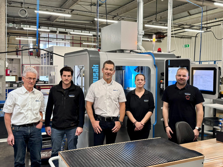 左起:NUMROTO 应用技术主管 Jörg Federer、Diager Industrie 方法经理 Gaspard Metra、NUMROTO 应用技术 Gustav Heer、Diager Industrie CNC 设置操作员 Alanis Brelot 和 Diager Industrie NUMROTO 专家 Cyril Jacqueson