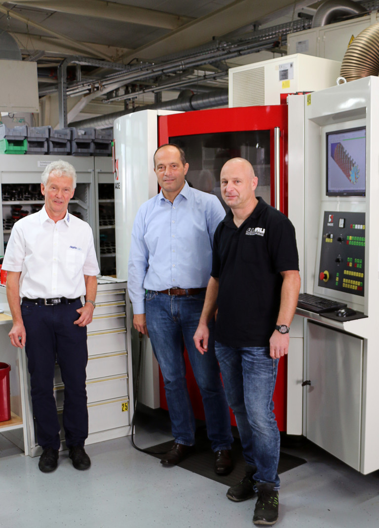 From right to left: Mr. Uwe Czommer, Production Manager, and Mr. Markus Müller, Managing Director, both from ALMÜ Präzisionswerkzeug GmbH, with Mr. Jörg Federer, Manager Application Technology NUMROTO NUM AG
