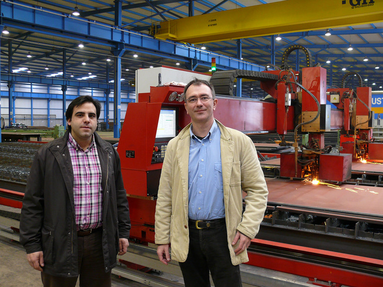 Unai Gonzalez of Oxyser (left) and Juan-Luis Etxaniz of NUM.
