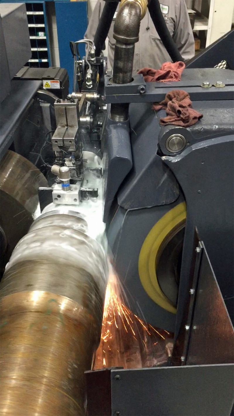 The machine’s plunge grinding cycle is controlled by a servomotor-driven axis, utilizing feedback from a linear encoder.