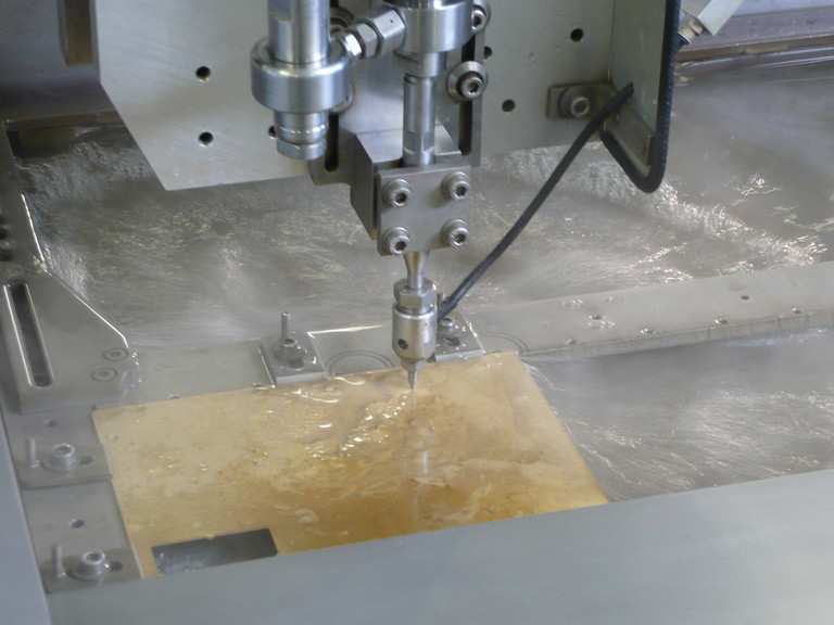 WOMAJET® / microWATERJET© au travail.