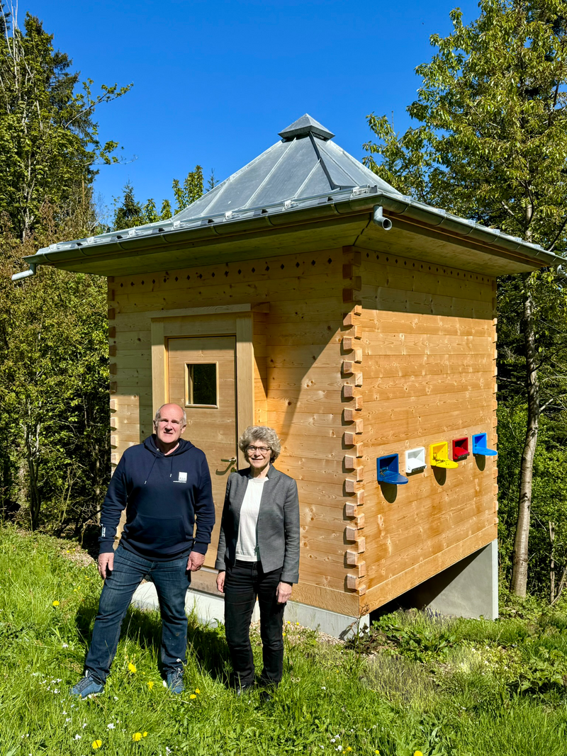 Dr. Elisabeth Steger Vogt, Rector of Trogen Cantonal School with Urs Iseli, CEO of Krüsi Maschinenbau AG