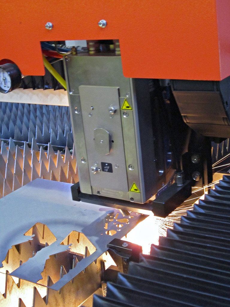 Innovative flying optics can position the XO machine’s laser beam anywhere within a 1.5 x 3 m working area, to an accuracy of ±0.01 mm.