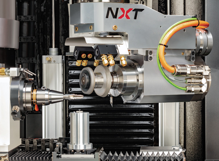 Tutti i 5 assi sulla nuova rettificatrice per utensili e frese NXT di Star Cutter sono controllati da un sistema CNC NUM Flexium+