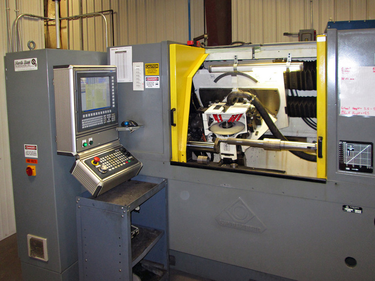 Ein ausgereiftes CNC-Modernisierungspaket auf Grundlage der NUM Technologie verdoppelt die Genauigkeit der Klingelnberg-SNC-30-Wälzfräser-Schärfmaschinen.